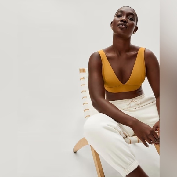 EVERLANE The Triangle Bikini Top Small NWT *sold out* - Picture 8 of 11